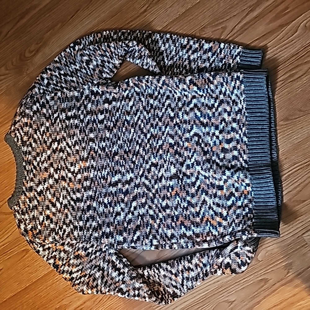 Sweaters - Picture 4 of 7